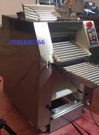 Máy cán bột tự động