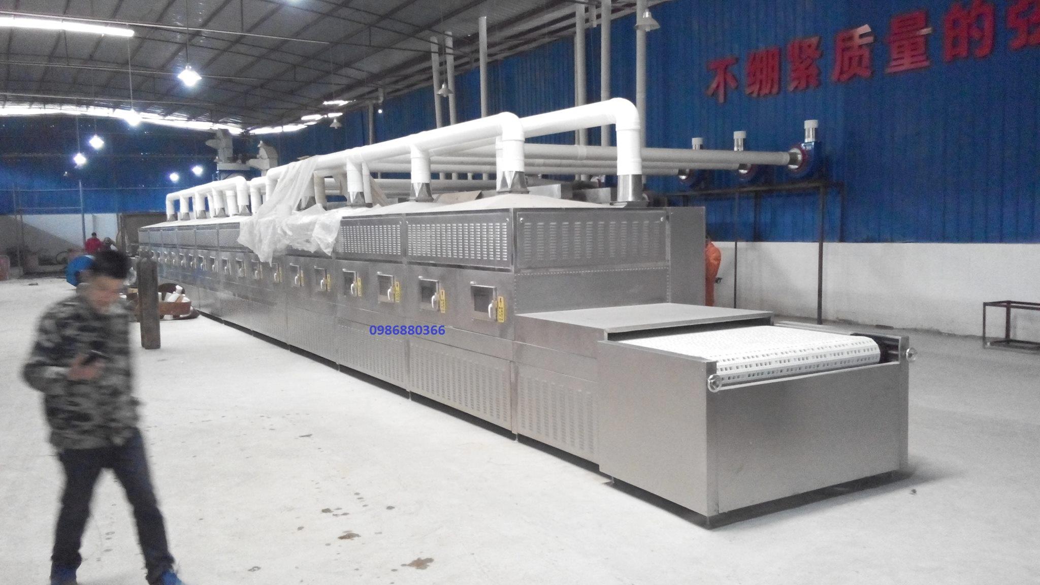 Máy sấy vi sóng băng tải